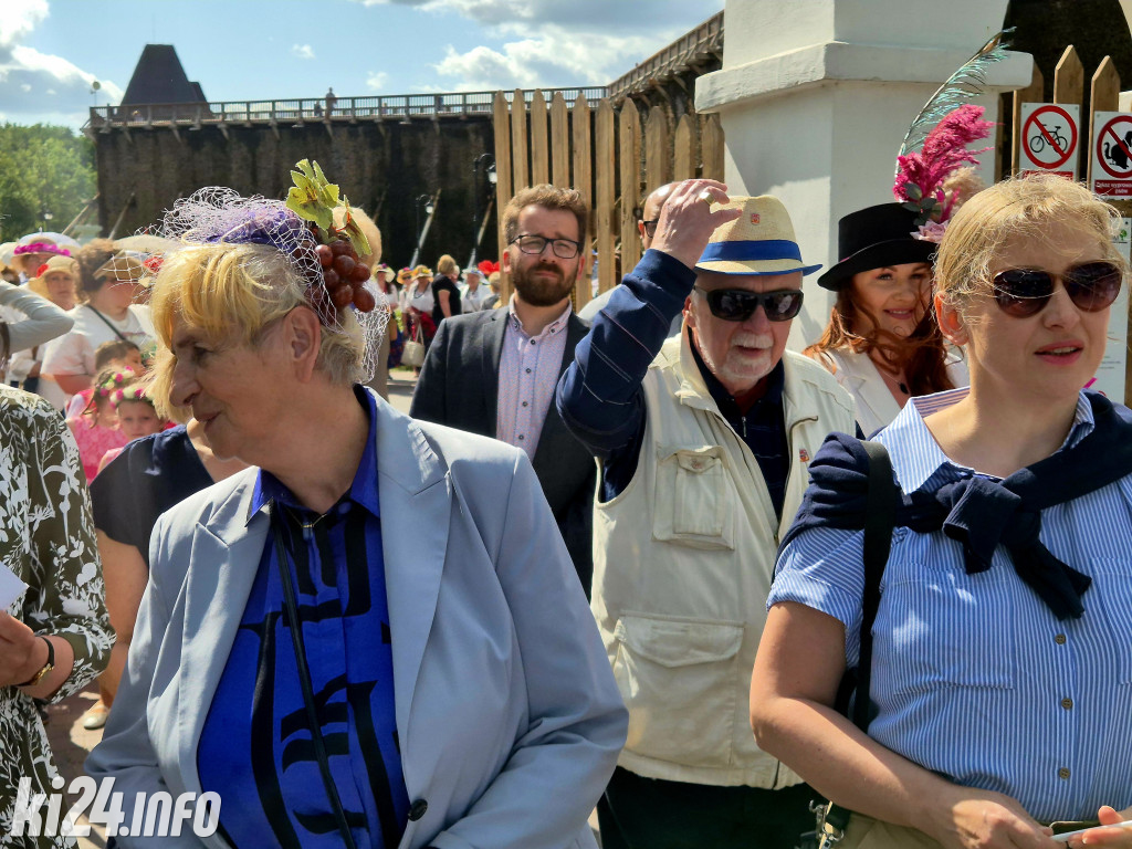 Kapelusze, wianki i folkowe rytmy