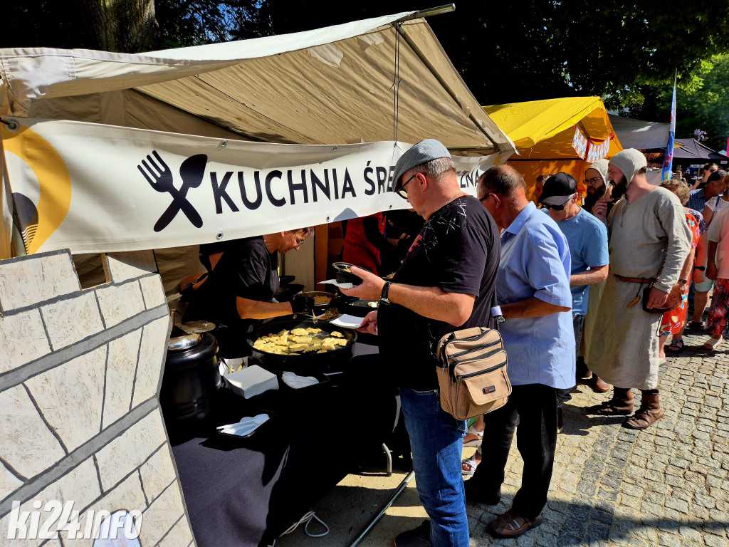  Historia, muzyka i średniowieczne smaki