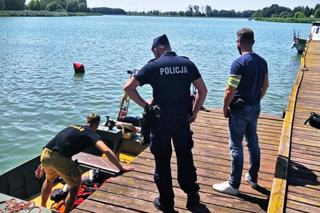 Policyjne i strażackie patrole nad jeziorami