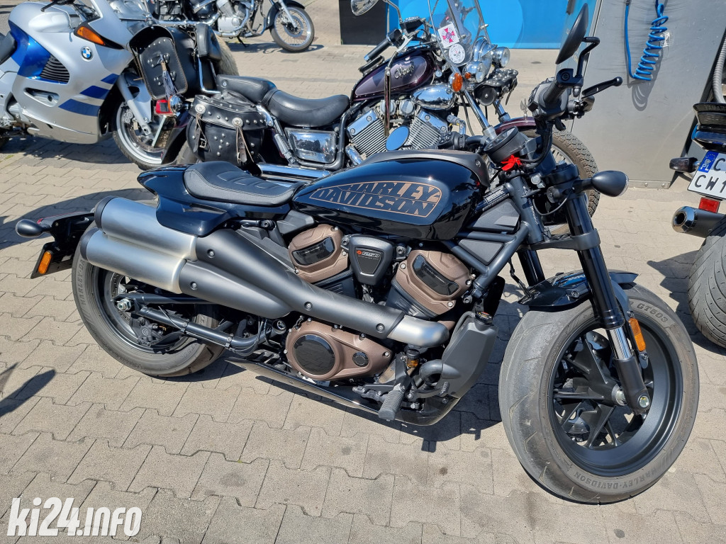 XX Zlot Motocyklowy NA SOLI - pokazy przed galerią