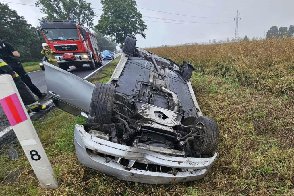 Dachowanie BMW na krajówce