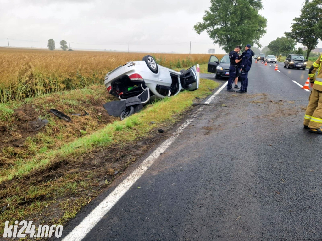 Dachowanie BMW na krajówce