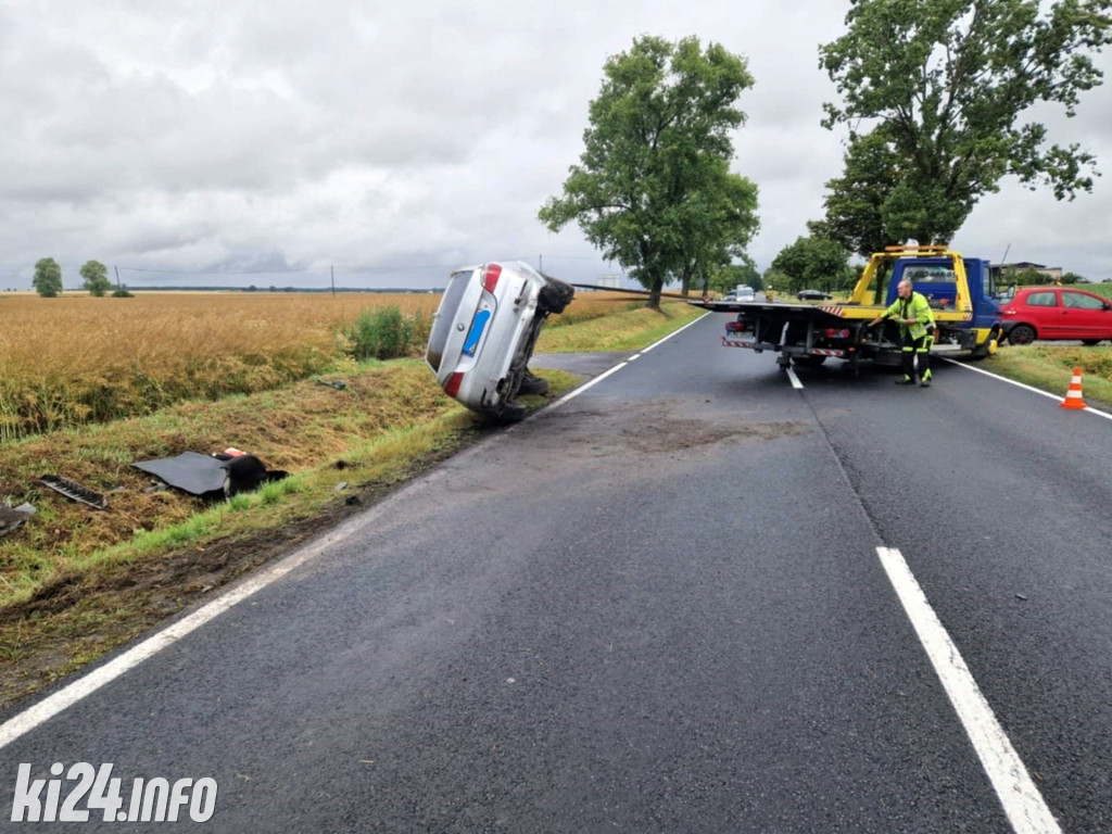 Dachowanie BMW na krajówce