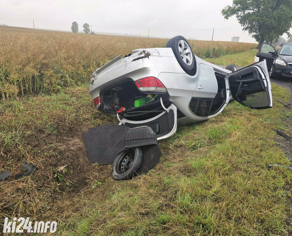 Dachowanie BMW na krajówce
