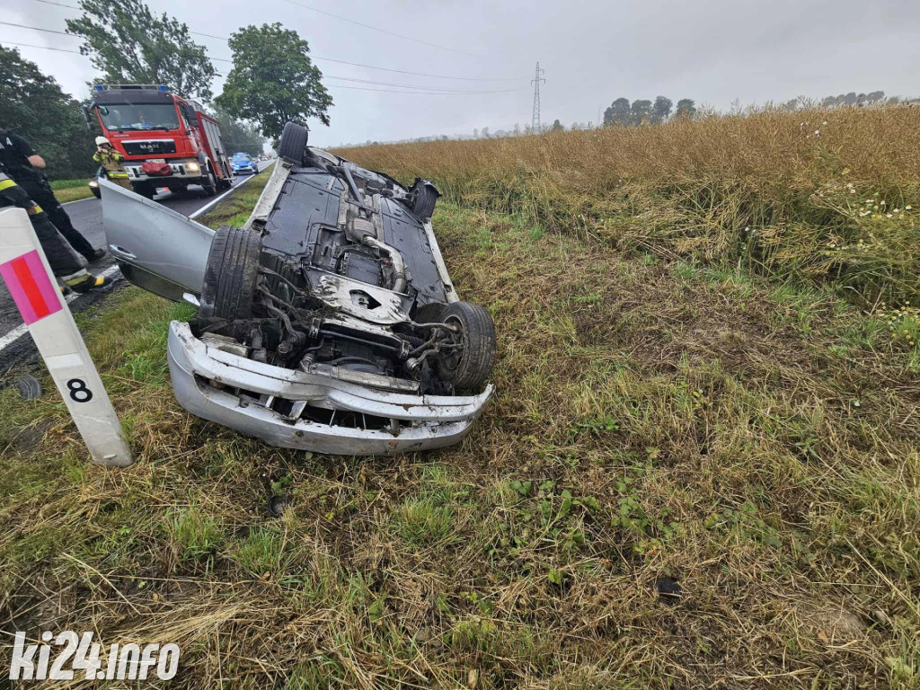 Dachowanie BMW na krajówce