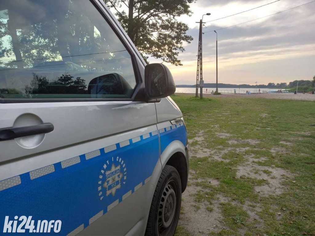 Policjanci kontrolują kąpieliska