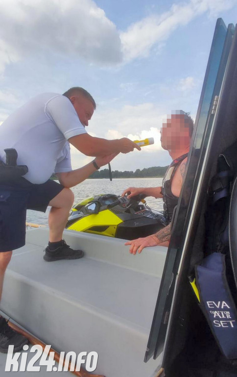 ​​​​​​​Policja interweniowała kilkanaście razy na jeziorach
