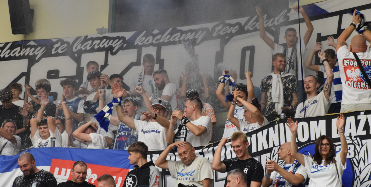 Kibice na meczu KSK Noteć Inowrocław - ŁKS Coolpack Łódź. Foto: Jakub Kozłowski