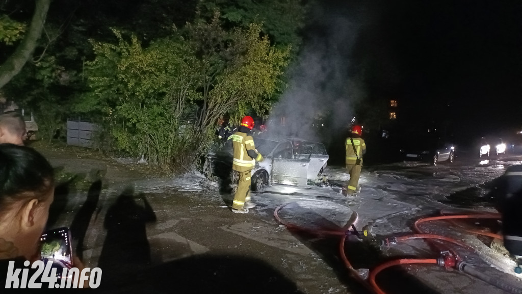 Pożar samochodu na osiedlu Nowym