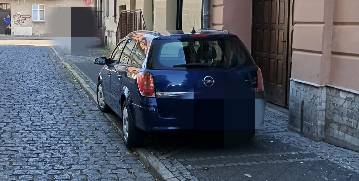 Strażnicy sypnęli mandatami za złe parkowanie