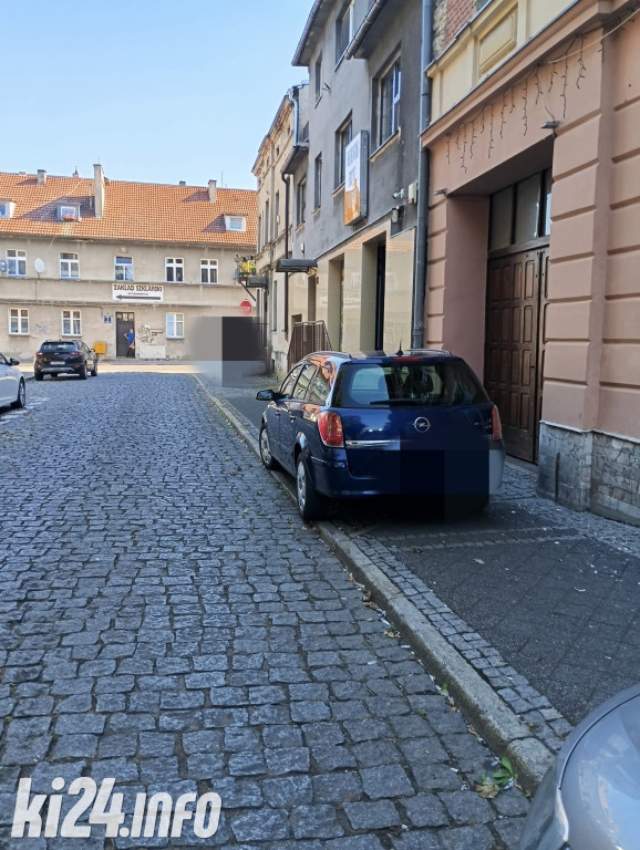 Strażnicy sypnęli mandatami za złe parkowanie