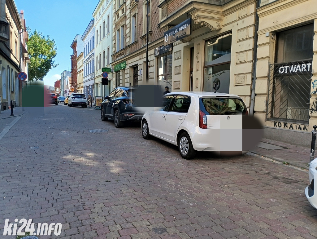 Strażnicy sypnęli mandatami za złe parkowanie