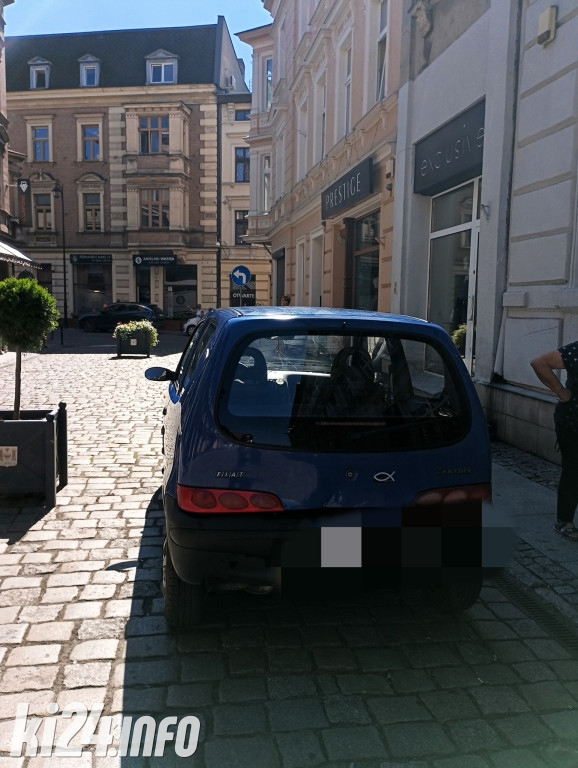 Strażnicy sypnęli mandatami za złe parkowanie