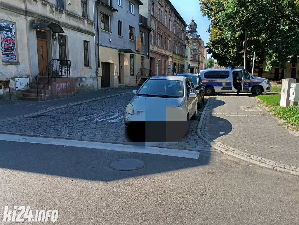 Strażnicy sypnęli mandatami za złe parkowanie