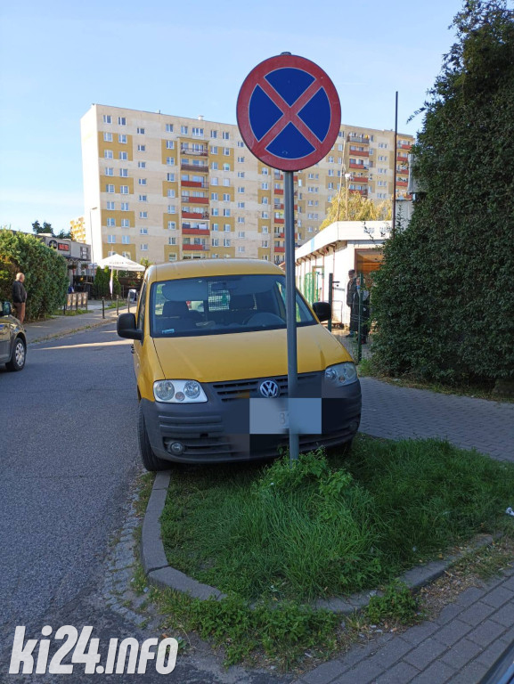 Strażnicy sypnęli mandatami za złe parkowanie