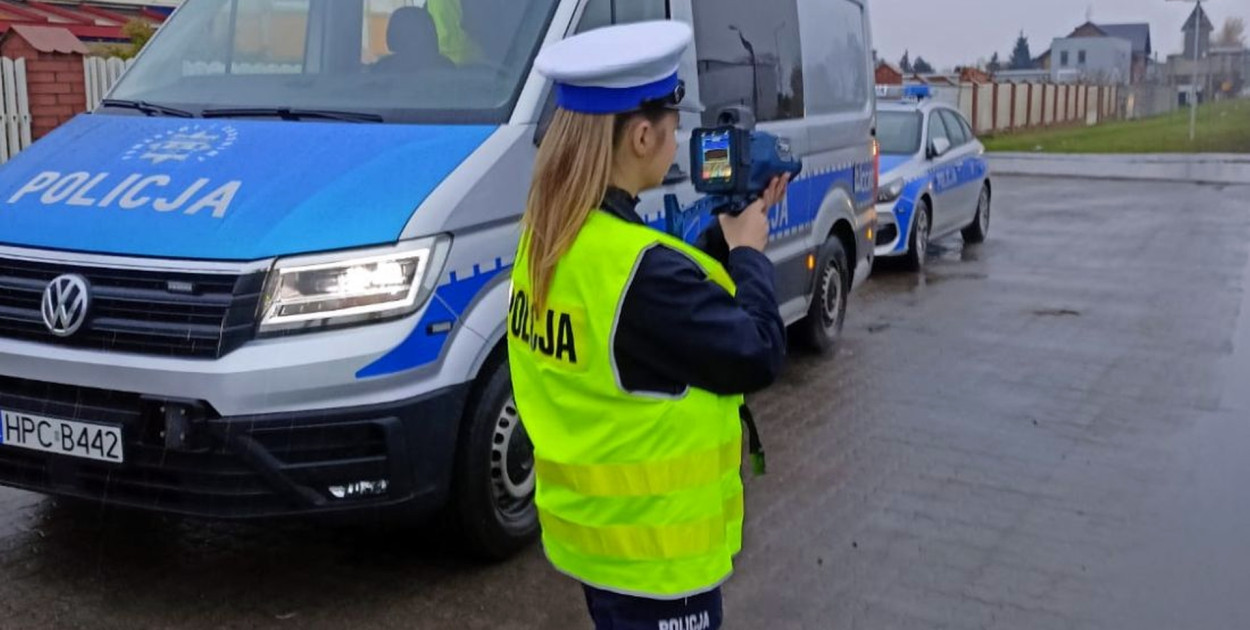 Policja: Ostrożność na drogach ratuje życie