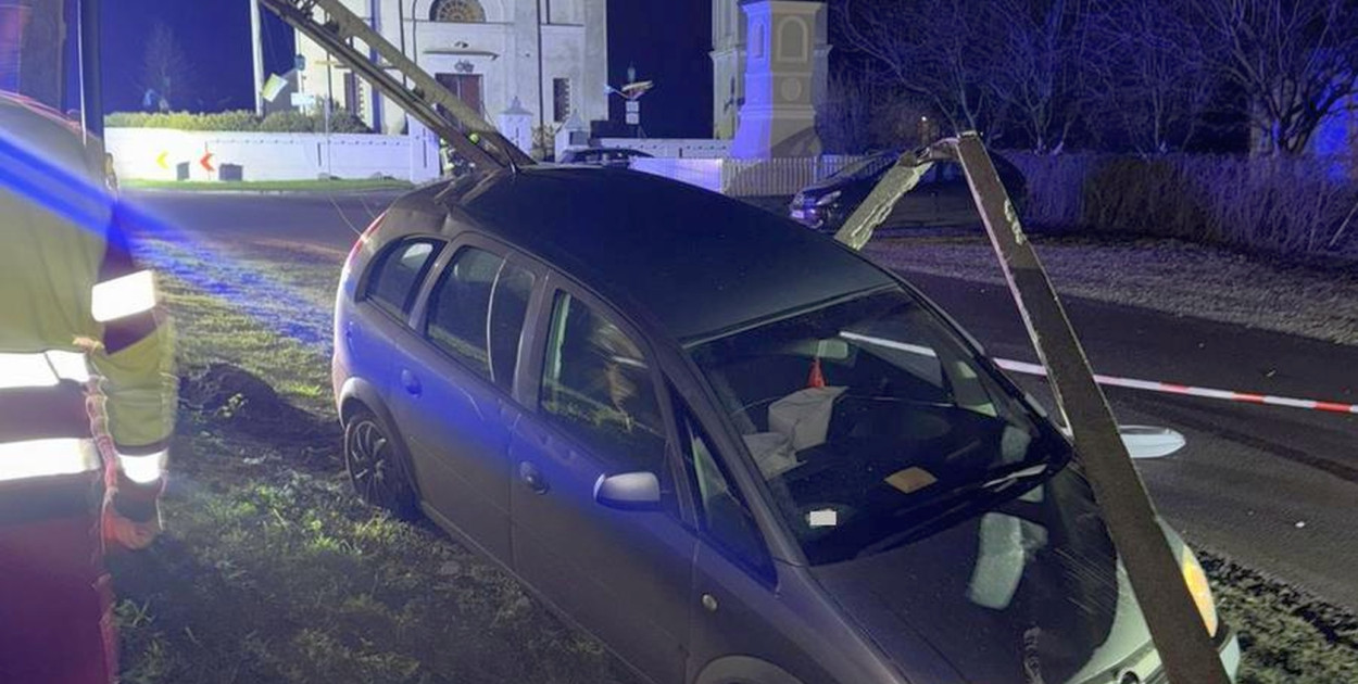 Przesadziła z prędkością i uderzyła w słup