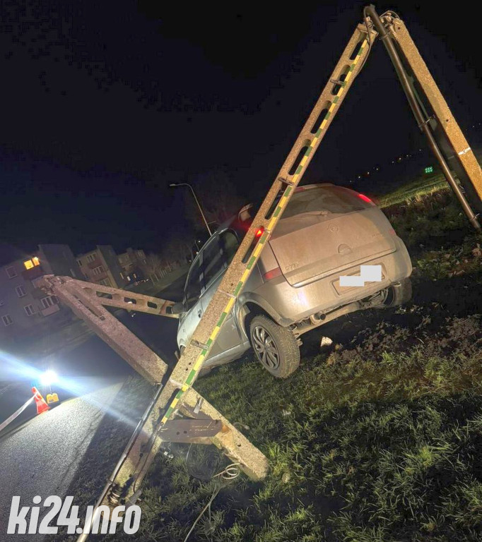 Przesadziła z prędkością i uderzyła w słup