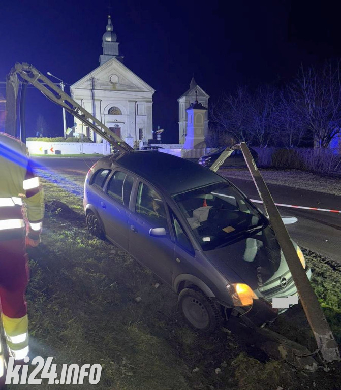 Przesadziła z prędkością i uderzyła w słup