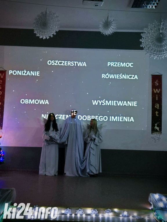 „Światło w ciemności” – jasełka o hejcie, empatii i szacunku