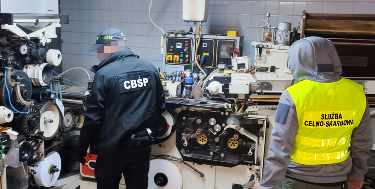 CBŚP i KAS rozbiły linię do produkcji papierosów