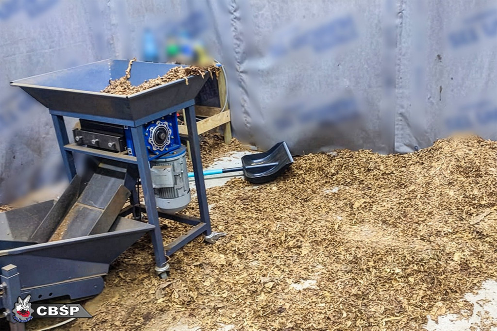 CBŚP i KAS rozbiły linię do produkcji papierosów