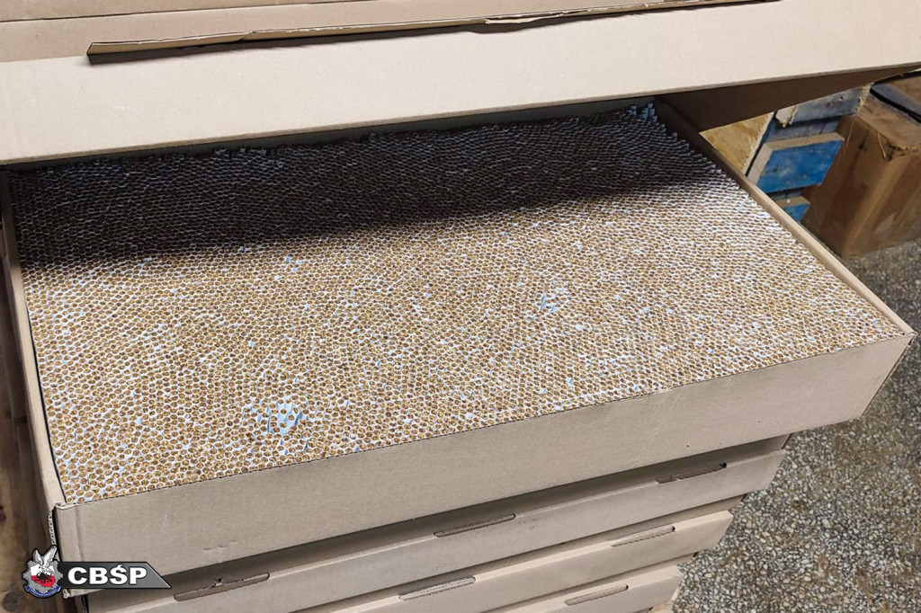 CBŚP i KAS rozbiły linię do produkcji papierosów