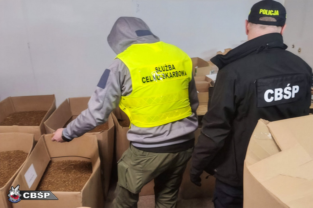 CBŚP i KAS rozbiły linię do produkcji papierosów