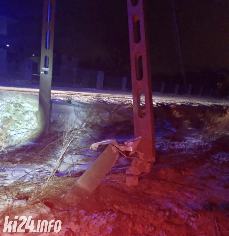 Przesadził z prędkością i uderzył w słup energetyczny