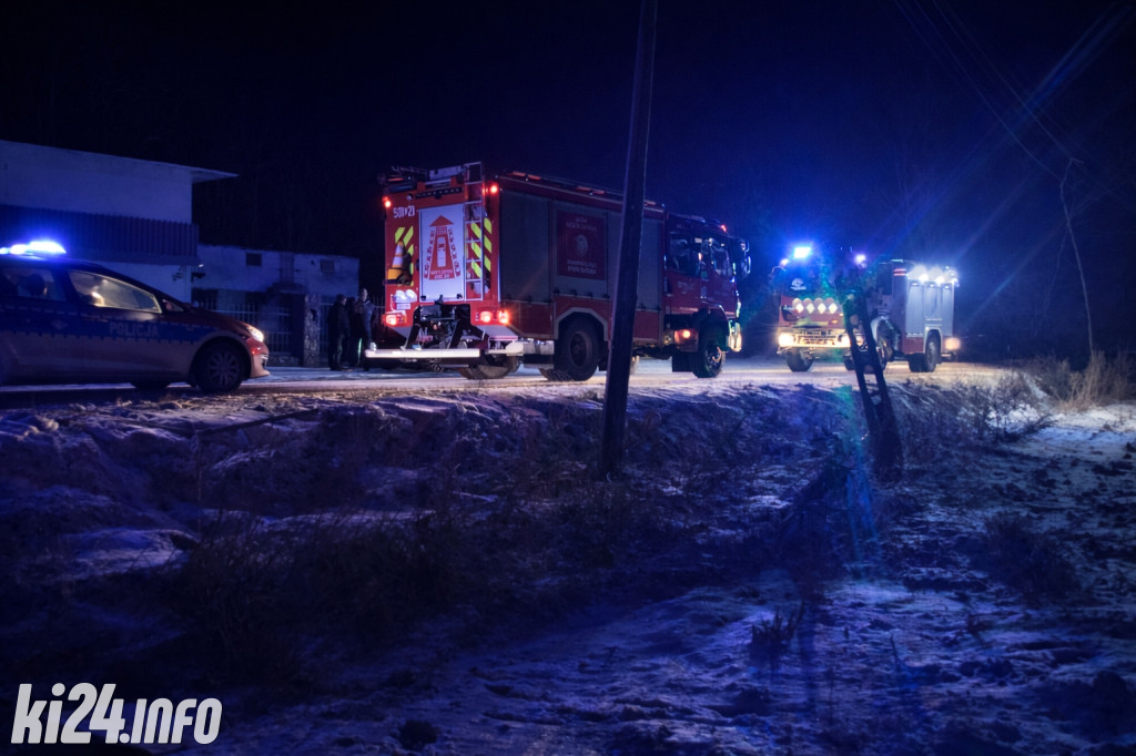 Przesadził z prędkością i uderzył w słup energetyczny