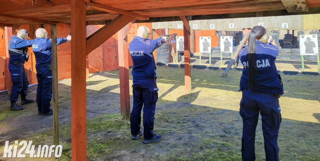 Policjanci trenowali strzelanie na strzelnicy