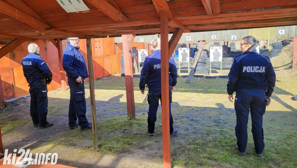 Policjanci trenowali strzelanie na strzelnicy