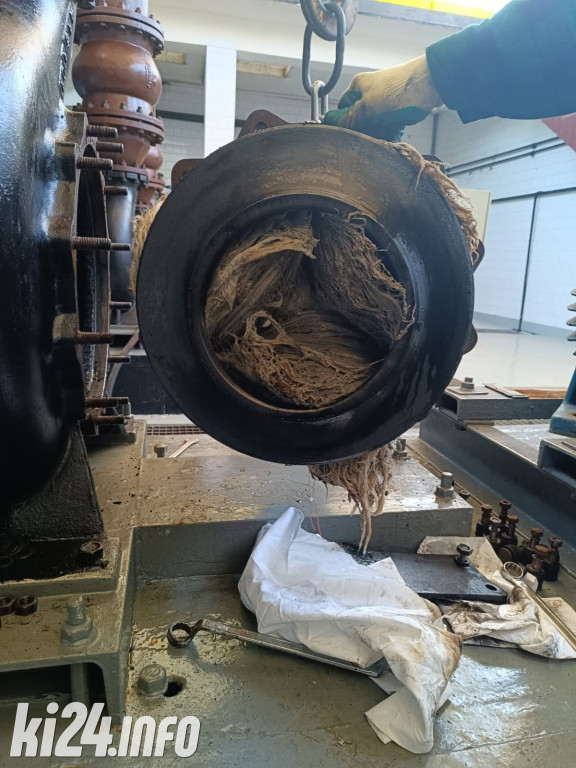 Co ludzie wrzucają do kanalizacji?