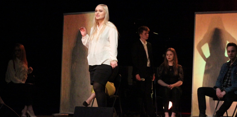 W teatrze śpiewali poezję