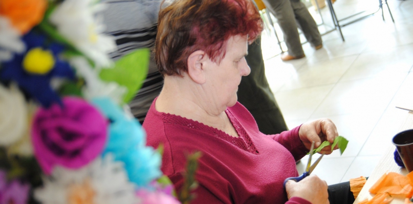 Spotkanie w bibliotece z wielkanocnym kogucikiem