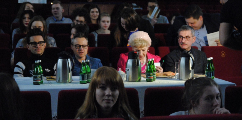 Kto wygra Arlekinadę? Osiem teatrów na starcie