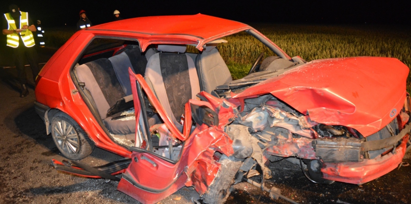 Czterech młodych mężczyzn poszkodowanych w nocnej kraksie