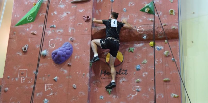 Wysokości im nie straszne. Wspinają się po czerstwą bułę