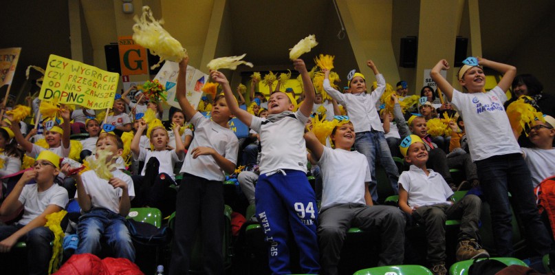 Sportowy poranek z maluchami. Szkoły podstawowe walczą o puchary