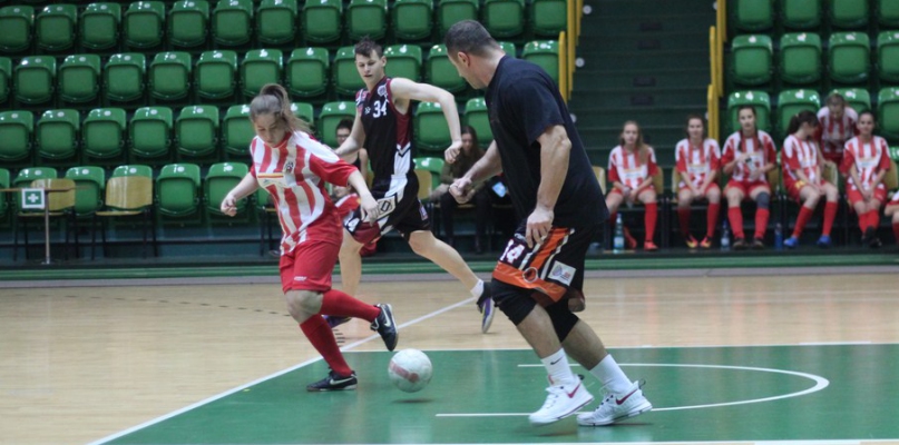 To był wyjątkowy mecz! "Maluchy" zmierzyły się z "wielkoludami"