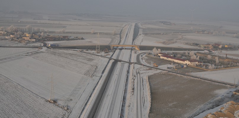 Mimo zimowej aury prace na obwodnicy Inowrocławia nie zwalniają tempa. Fot. GDDKiA