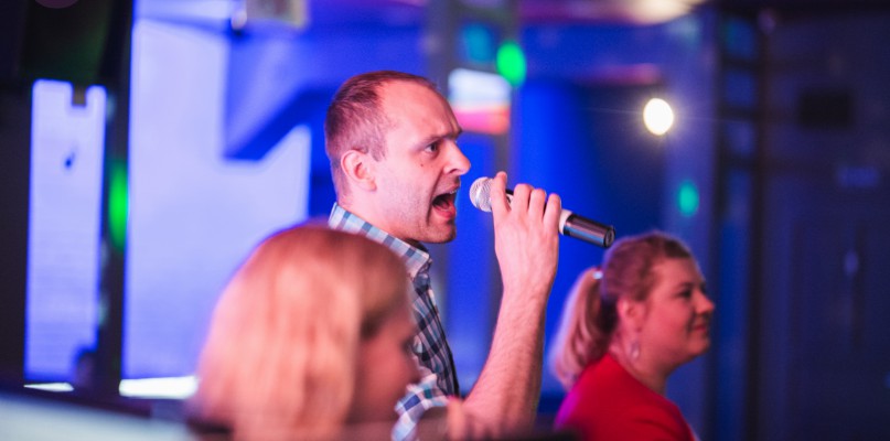 Piątkowe karaoke w Kropie. Zobacz, jak się bawiliście