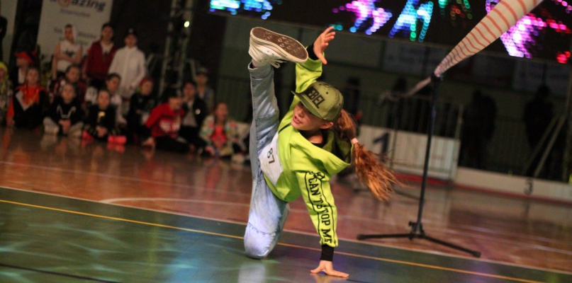 Mistrzowskie zmagania w hali. Tancerze z całej Polski walczą o tytuły