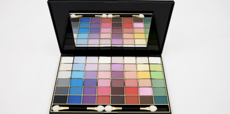 Tricki makijażowe: jak dobrać kolor cieni do koloru oczu?