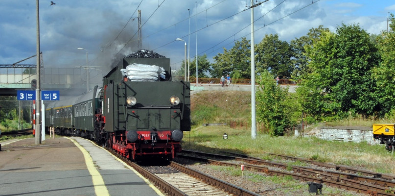 Kolejny zabytkowy pociąg z parowozem odwiedził Inowrocław