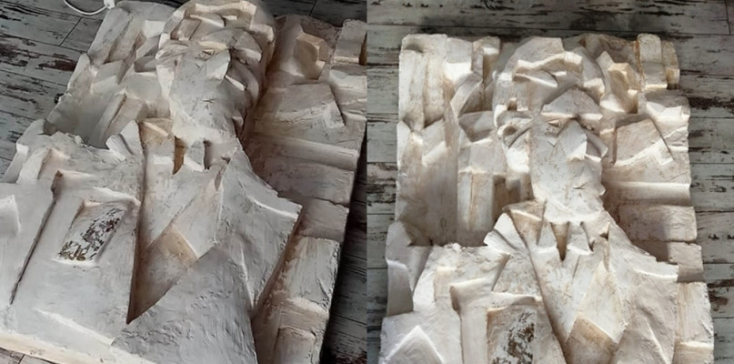 Dzięki natychmiastowej reakcji policji, płaskorzeźba warta ok. 5 tysięcy wróciła do Domu Artysty