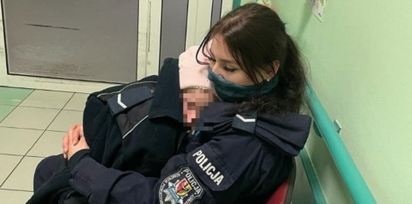 Pijany nocą wybrał się na spacer. W wózeczku skąpo ubrana 2-latka!