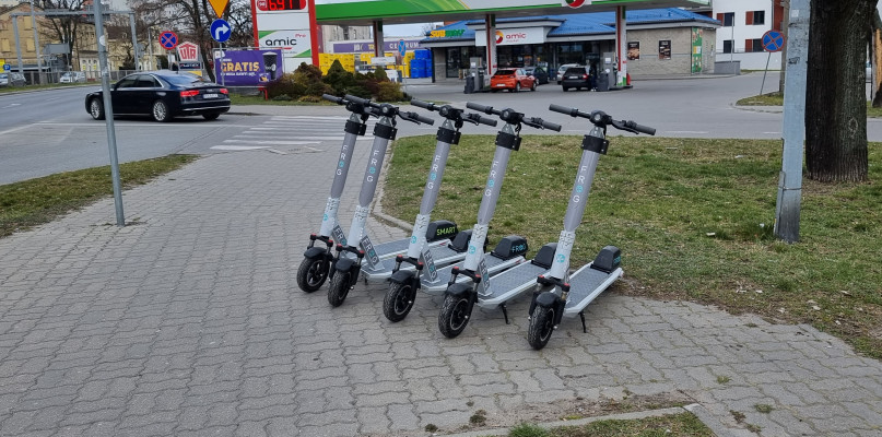 Hulajnogi na minuty znów dostępne po zimowej przerwie
