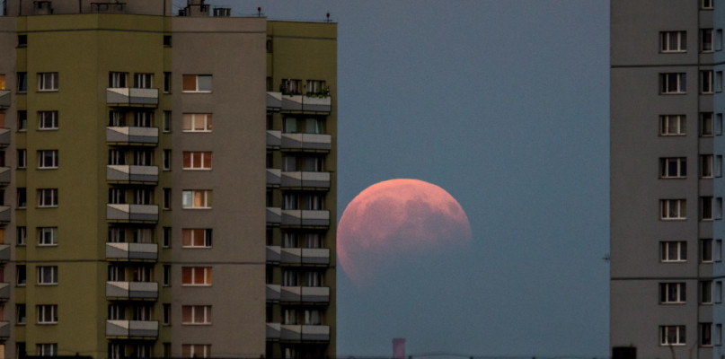 W poniedziałek zaćmienie Księżyca; w Polsce widoczne jako częściowe