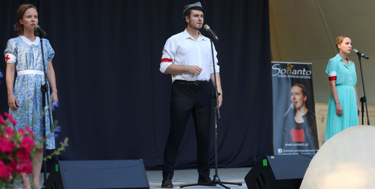 Patriotyczne śpiewanie w Solankach